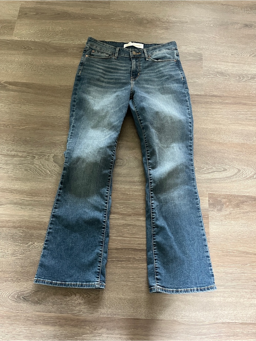 Levi's Mid Blue Bootcut Jeans size 8 short